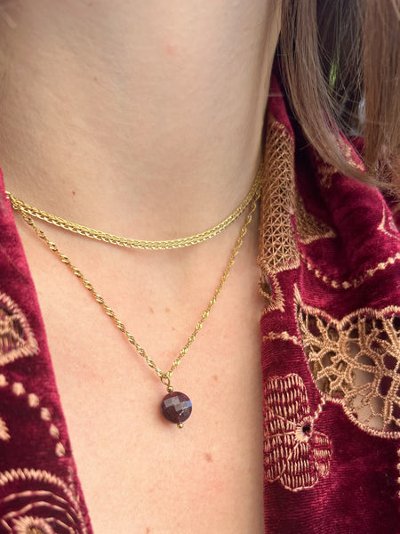 QUININE GARNET NECKLACE