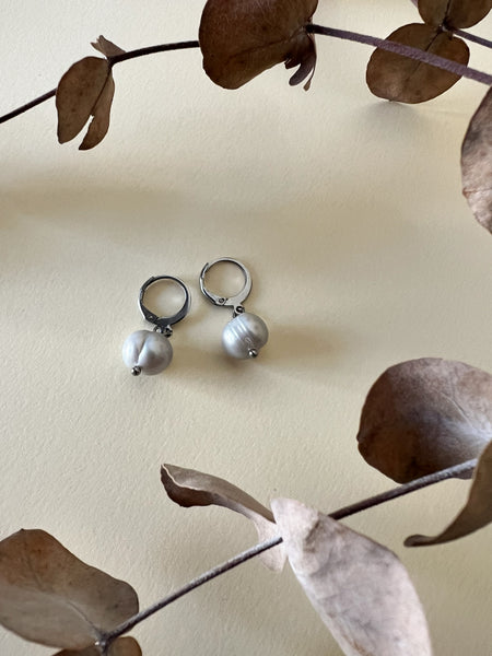 VICTORIA PEARL EARRINGS