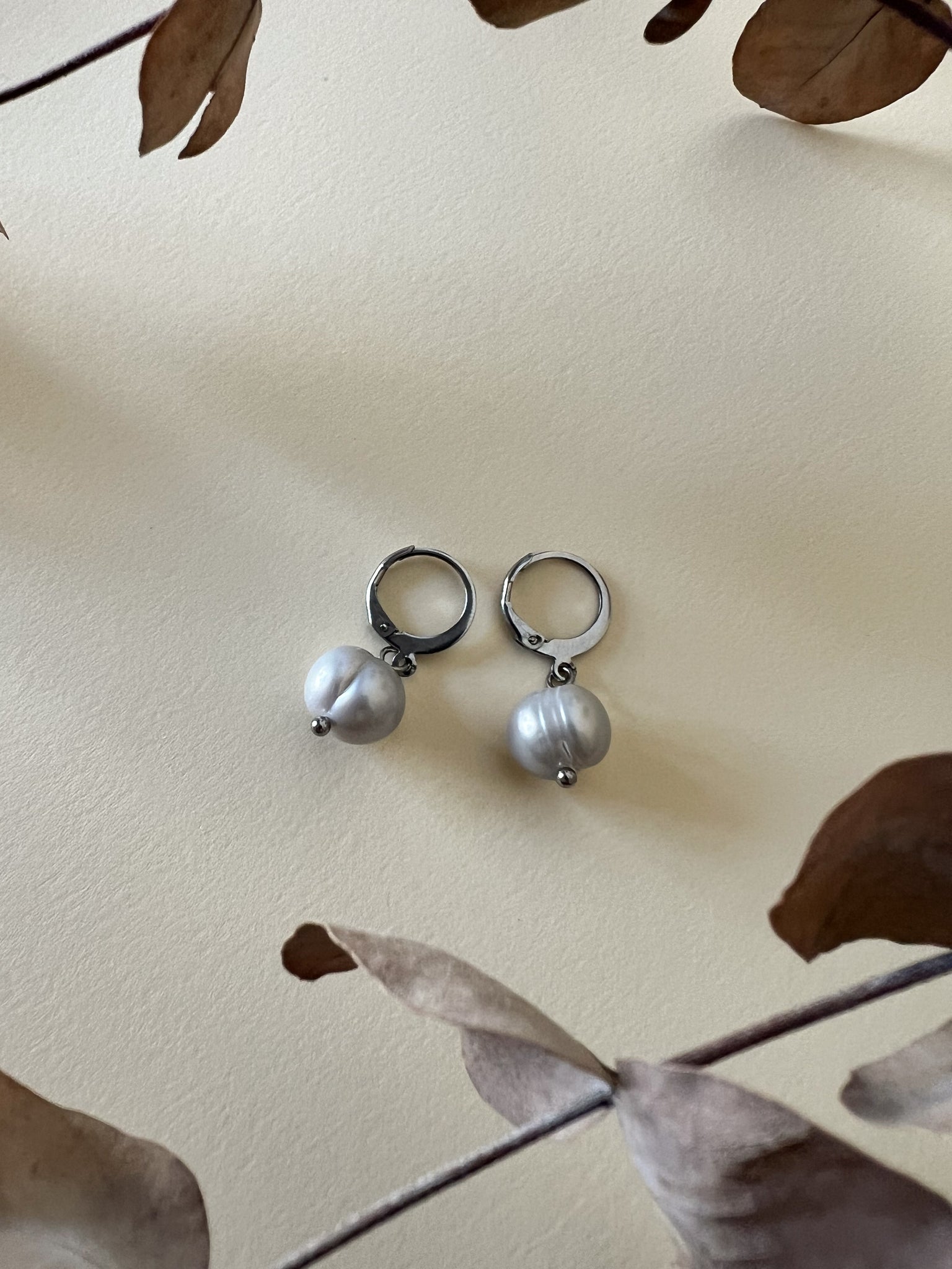 VICTORIA PEARL EARRINGS