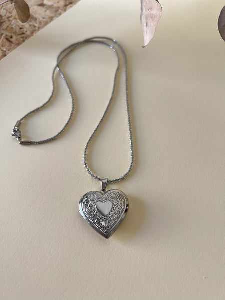 HUMMINGBIRD HEART SILVER NECKLACE